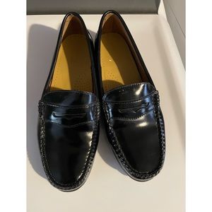 G.H Bass & Co. Weejuns Patent Leather Loafers. Size 8.5